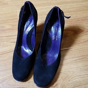 NWOT Paola Ferri Black Suede Heels 7